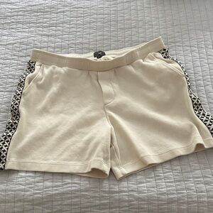 H&M Cream Athletic Shorts with Brown Patterned Trim relaxed fit in a Large
